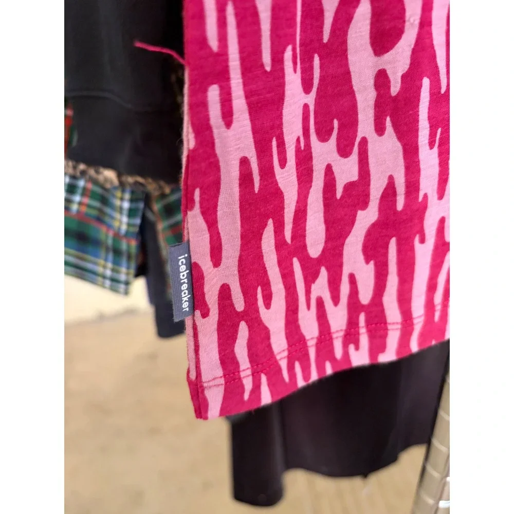 Icebreaker‎ Merino Wool Tech Lite Scoop Neck Tee Pink Red Abstract Camo Small